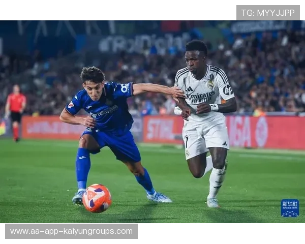 维尼修斯边路爆趟后传中,皇家马德里门前轻松吃饼